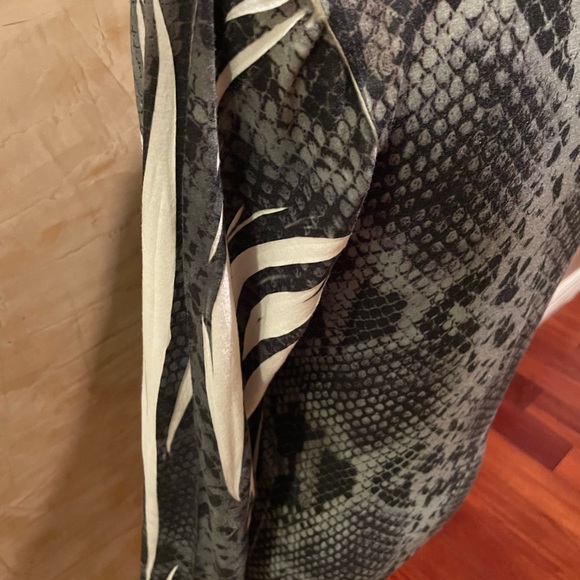 Bar link Zipper sweatshirt. Snake 🐍 print with Zebra 🦓 stripes. - Picture 5 of 11